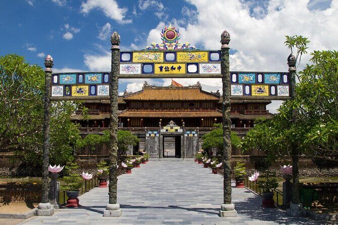 3-Hours Hue Imperial Walking Tour with Guide with Lunch/ Dinner - How the 3-4 Hour Walk Works (and Why the Timing Matters)