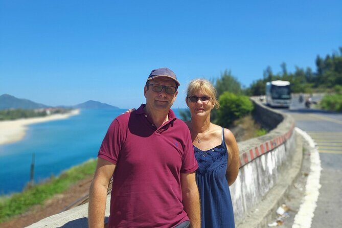 Bus Transfer from Hue to Hoi An with Sightseeing - Hai Van Pass: scenery, timing, and the included snack