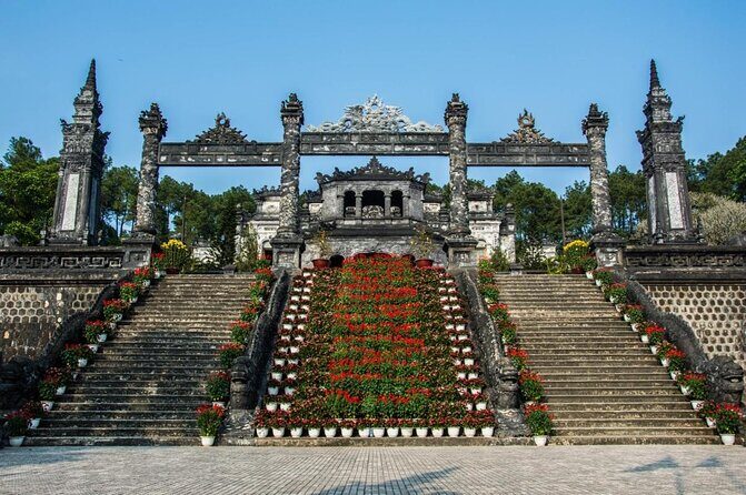 Explore 3 Royal Tombs with Informative English-Speaking Driver - English-speaking driver support: what it adds beyond basic sightseeing