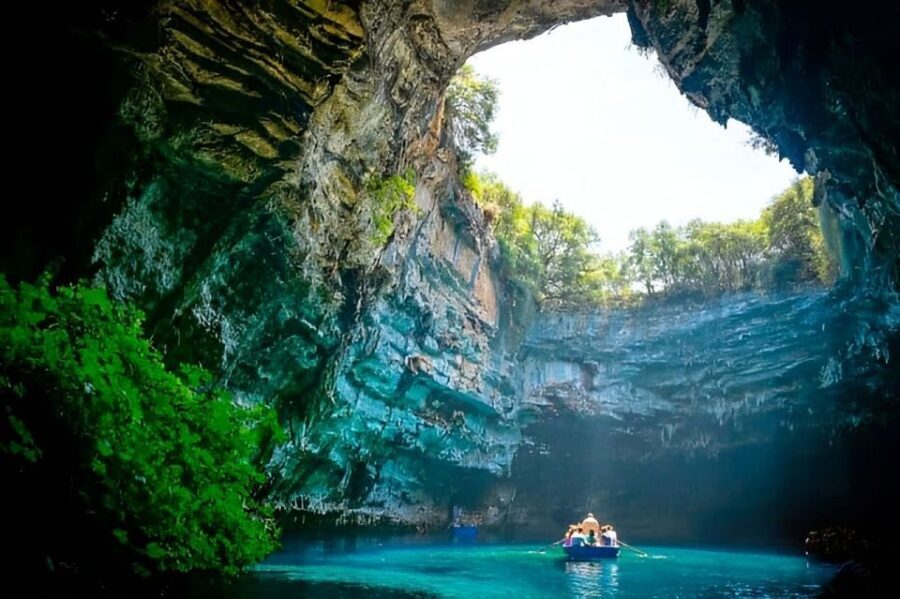 From Hue: One day explore Paradise Cave, Thien Duong cave - Lunch in Quang Bình: simple fuel before the cave