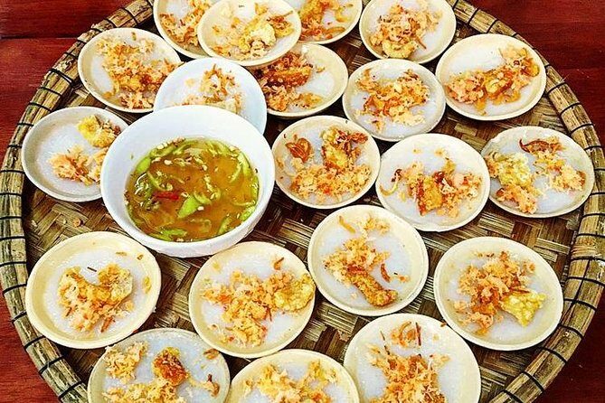 Half-Day Guided Street Food Walking Tour at Hue - Stop 1 at Hàng Mẹ: bánh bèo and why Hue rice cakes feel different
