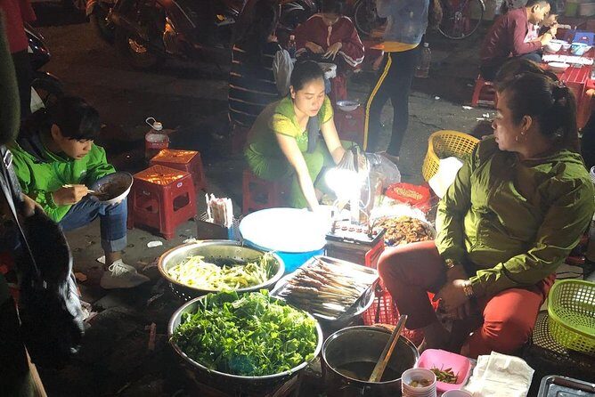 Hue Authentic Street Food tour - Truong Tien Bridge: the first taste of Hue’s evening