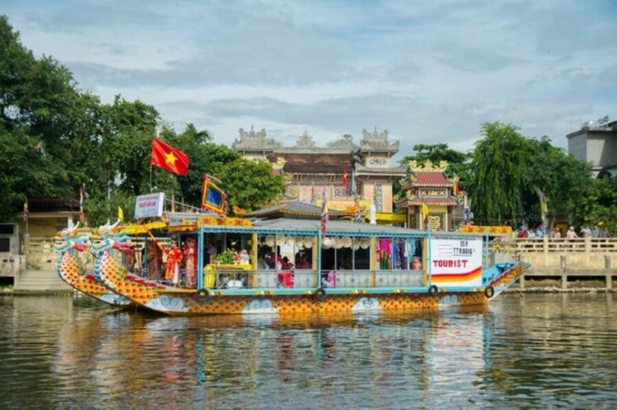 Hue : City Highlights Full Day Tour with Lunch - Hue Historic Citadel: stepping into Nguyen-era power