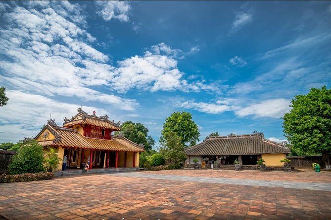 Hue City Private Tour With A Knowledgeable Tour Guide - Stop 2: Thien Mu Pagoda by Boat on the Perfume River