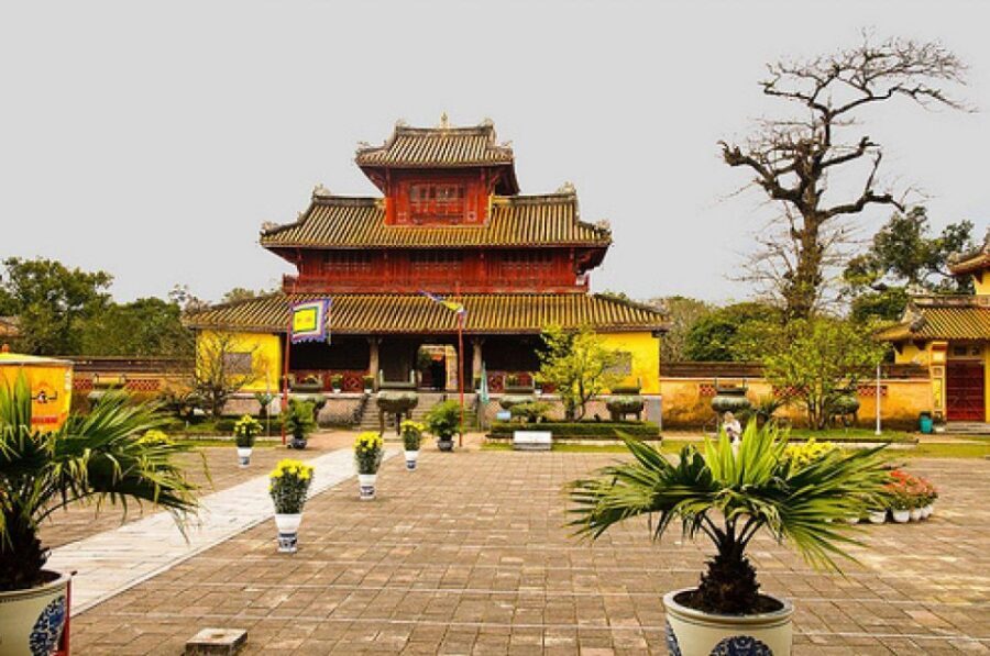 Hue Customizable Tour with Imperial Citadel & Forbidden City - Thai Hòa Palace and Hien Lâm Pavilion: where ceremony becomes architecture