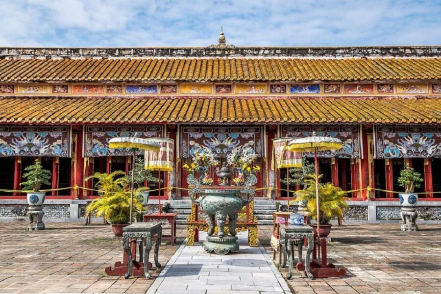 Hue Customizable Tour with Imperial Citadel & Forbidden City - Đại Nội and the forbidden zone feel: when Hue changes from public to private life
