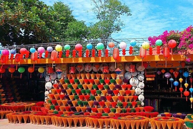 Hue: Deluxe group tour - The Perfume River dragon boat ride to Thien Mu Pagoda