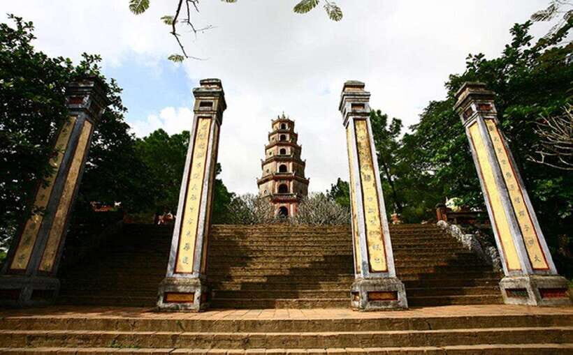 Hue : Dragon Boat Cruise to Thien Mu Pagoda and Tombs - Khai Dinh Tomb on Chau Chu Mountain: another UNESCO stop, different mood