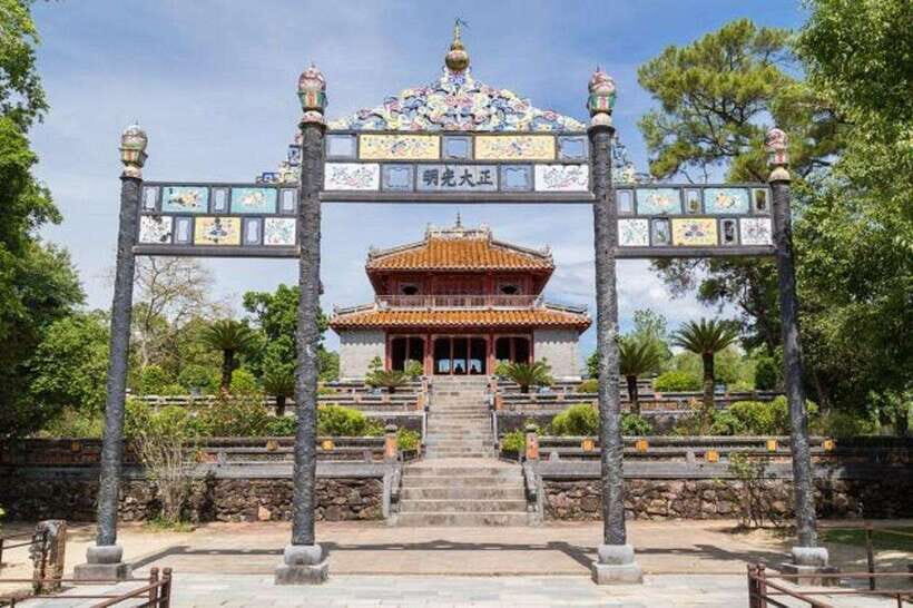 Hue : Dragon Boat Cruise to Thien Mu Pagoda and Tombs - Should you book this Hue dragon boat and UNESCO tomb tour?