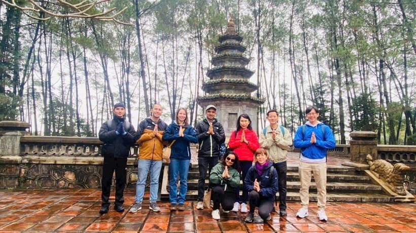 Hue: Dragon Boat, Perfume River, Pagoda & Royal Tomb Tour - Perfume River dragon boat: the easy-start that sets the tone