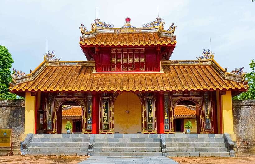 Hue: Explore the Royal City Customize with Dragon Boat - Thien Mu and Tu Hieu pagodas: two versions of Buddhist Hue