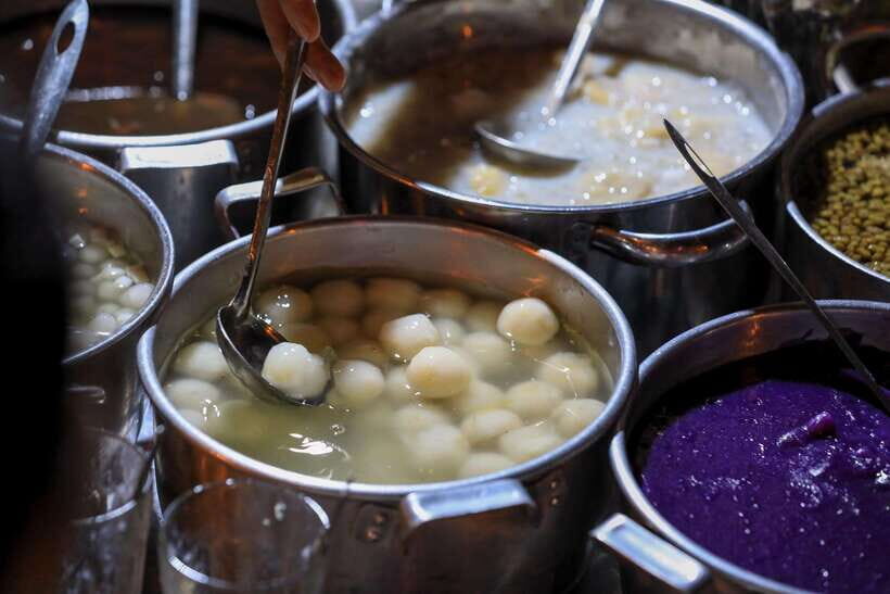 Hue: Guided Local Food Tour with Stories - Guides make the difference: Thanh, Huong, Trang, Thao