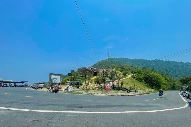 Hue Hoi An Bus Tour Sightseeing via Hai Van Pass 4 Stops - The Guide Experience: Organized, Funny, and Information-Heavy