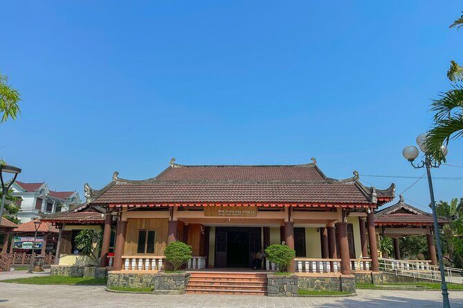 Hue Hoi An Bus Tour Sightseeing via Hai Van Pass 4 Stops - Who This Tour Is Best For