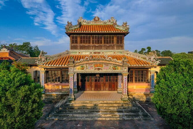 Hue Imperial and Forbidden City Guided Tour in 2,5 hours - Group size, pacing, and photo time