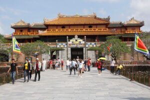 Hue: Imperial City Walk, Motorbike Tour & Private Car Options - Thien Mu Pagoda: The Calm Stop That Gives Hue Its Flavor