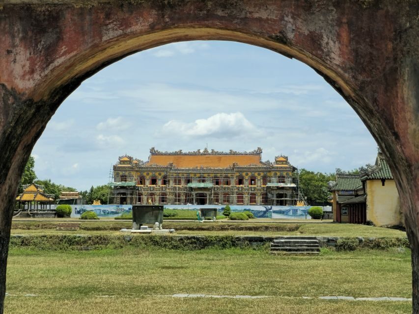 Hue Imperial city walking tour and optional royal tombs - Optional royal tombs: when to add them