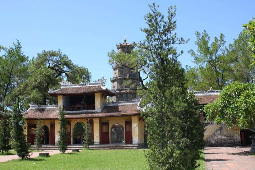 Hue: Perfume River Cruise with Thien Mu Pagoda & Tombs - What to wear and bring for Thien Mu and the tomb grounds
