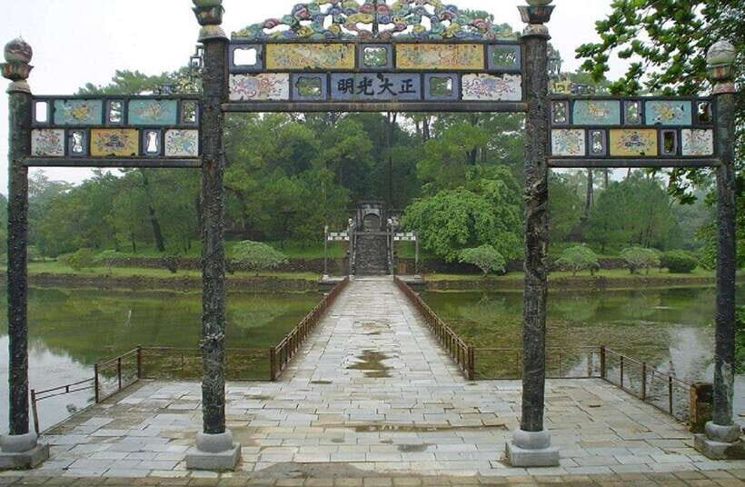 Hue: Private Dragon Boat, Pagoda, and Royal Tomb Tour - Minh Mang Tomb: the emperor who loved order (and the scenery around it)