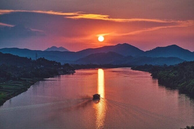 Hue Private Dragon Boat(Cruise):Sunrise/Sunset & Riskshaw Riding - Stop 2: Truong Tien Bridge under the old spans