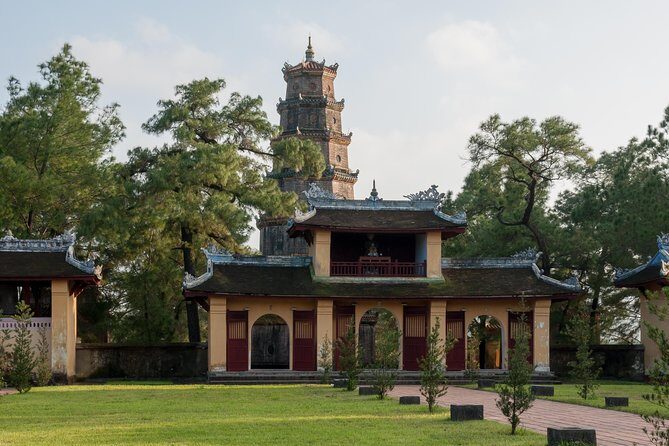 Hue Private Guided Tour: 5 Must-See Places - Tomb of Tu Duc: Poetry, Pine Trees, and Peace