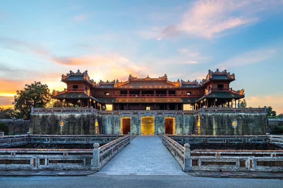 Hue: Private Guided Tour to Royal Tombs & Hue Imperial City - Thien Mu Pagoda: a 1601 landmark with real presence