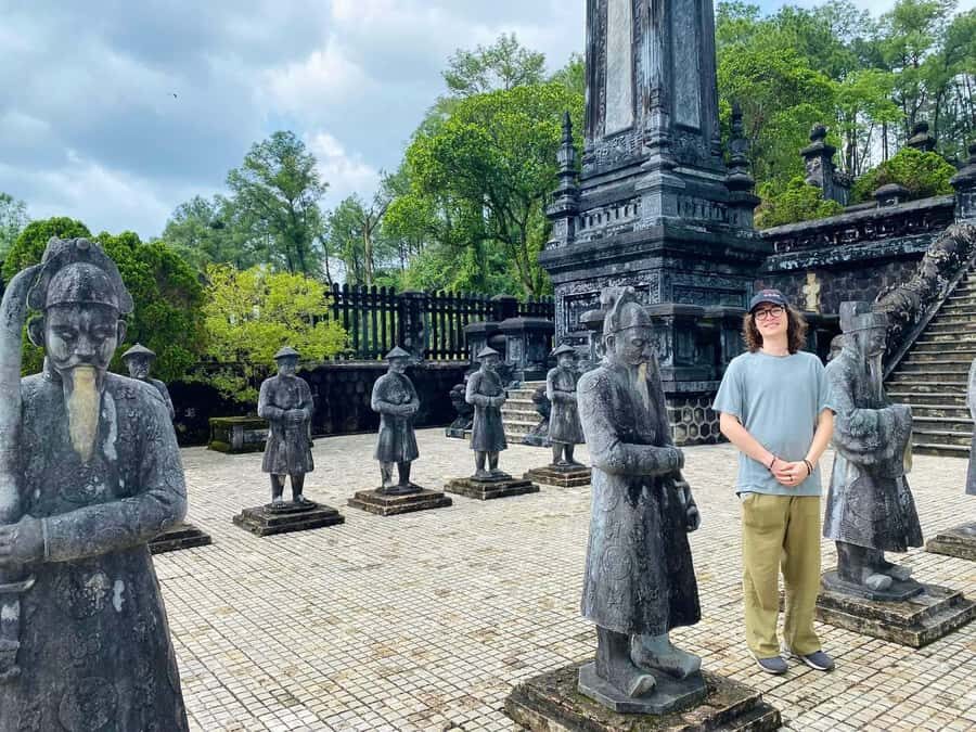 Hue: Private Guided Tour to Royal Tombs & Hue Imperial City - Dong Ba Market and Thuy Xuan incense village: Hue beyond the royal script
