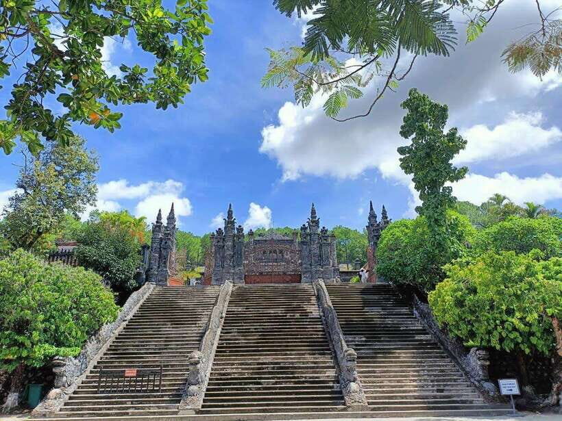 Hue: Royal Tombs Private Tour with 3 Best Tombs & Pagoda - Stop 1: Minh Mang Tomb and the feeling of order
