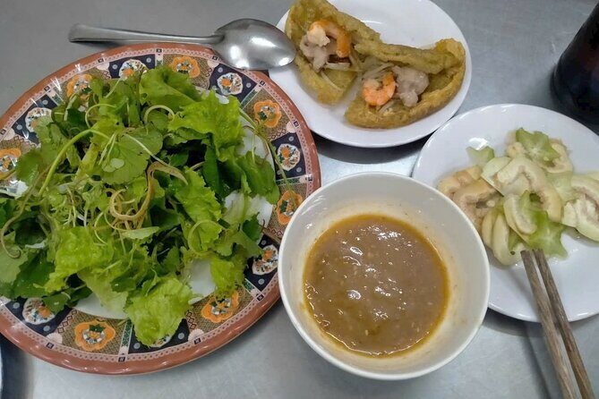 Hue Street Food On Foot (Daily Tour – Group Tour | 12 pax max) - Hùng Vương sweet soup stop: Chè hẻm is the reset button