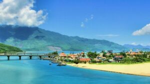 Hue to Hoi An by bus: Hai Van Pass, Lang Co, Marble mountain - Thanh Toan tile-roofed bridge: a small stop with good payoff