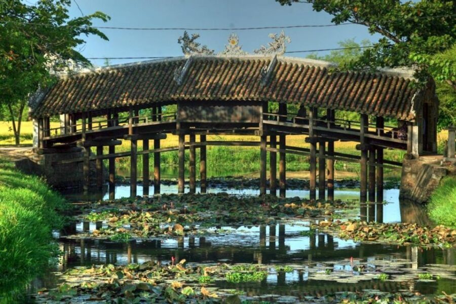 Hue to Hoi An by bus: Hai Van Pass, Lang Co, Marble mountain - Lang Co Beach break: just enough time to feel human again