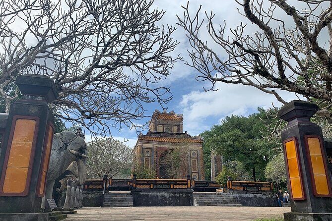 Hue’s Top Attractions by Car with Informative ES Driver - Driver vs guide: what you’ll get on the day