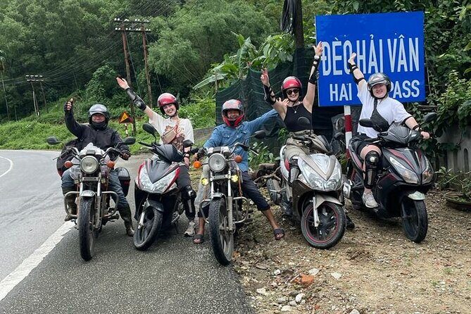 Motorbike Experience Hue to Hoi An Over Via Hai Van pass with Amazing Easy Rider - Stop 3: Hai Van Pass photo time without riding stress
