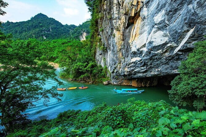 Phong Nha Cave & Paradise Cave Full-Day Exploration from Hue - Dong Hoi stop: the small break that keeps the day sane
