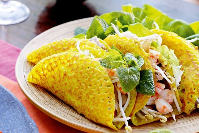 Walking street food tour - Stop 3: Imperial Citadel area for Banh Khoai and the night market